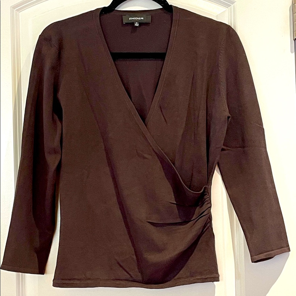 Jones Wear Women’s Size M long sleeve shirt brown